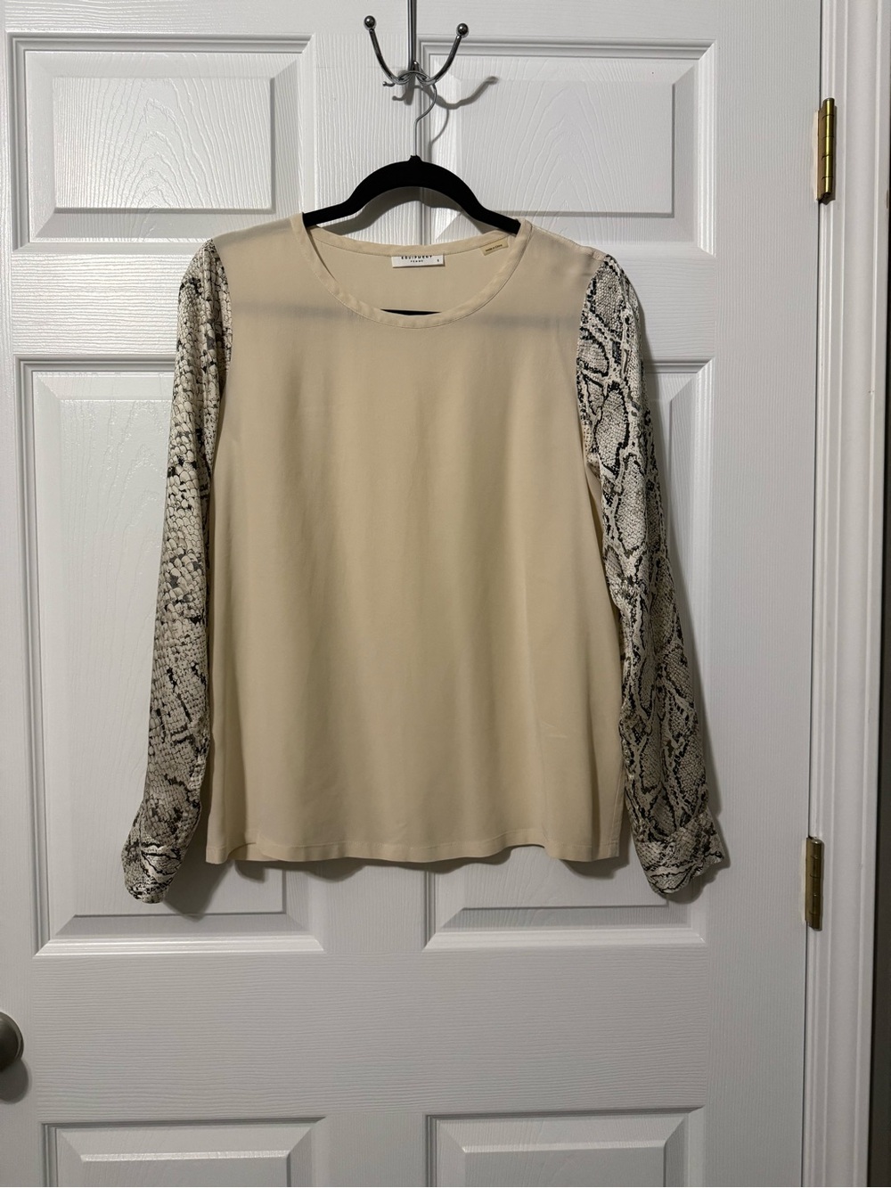 Equipment 100% Silk Blouse with Snake-Print Sleeves- S - Picture 2 of 7